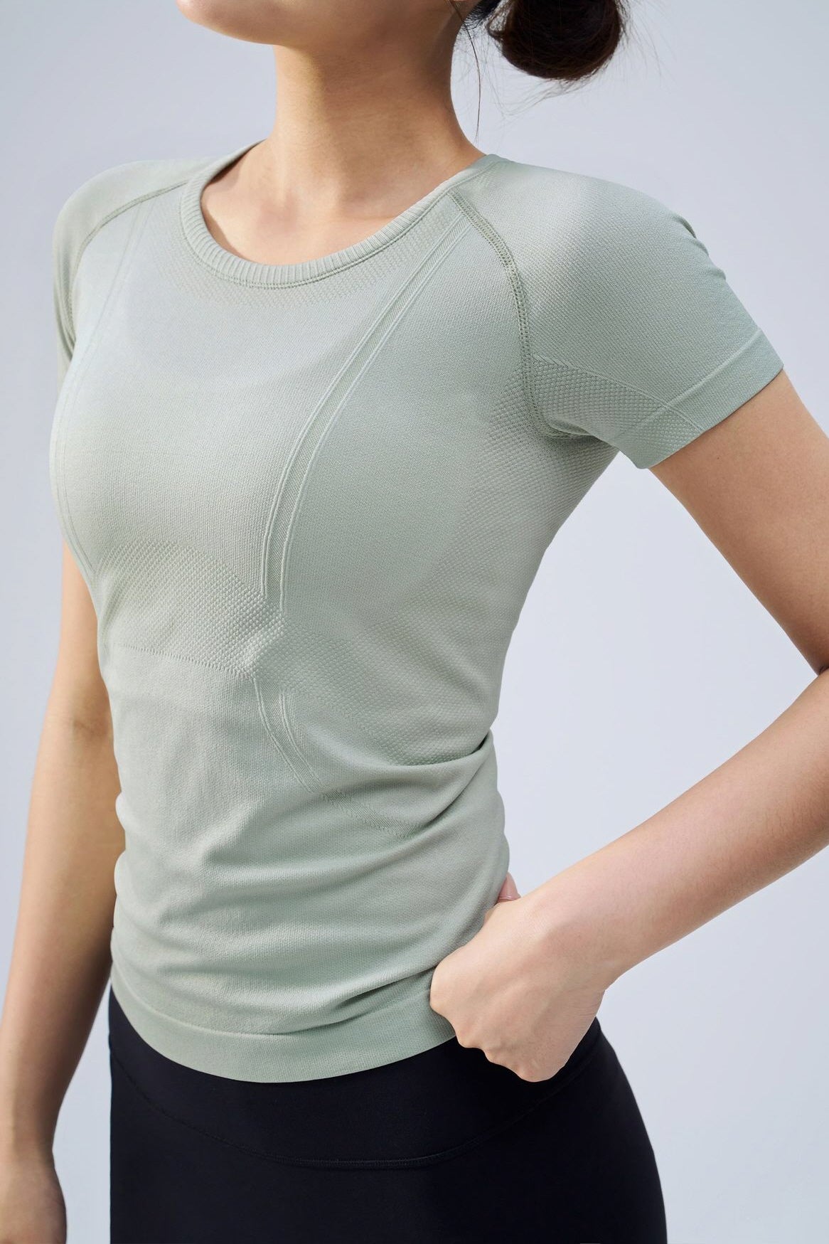 Shanti Seamless Breathable Tee