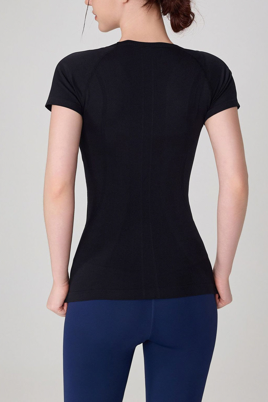 Shanti Seamless Breathable Tee